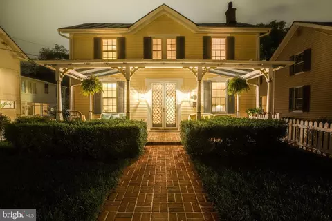 414 S King St, Leesburg, VA 20175