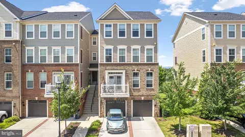 43389 Town Gate Sq, Chantilly, VA 20152