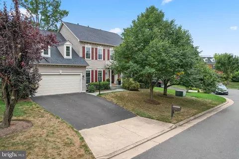 18834 Farnham Ct, Leesburg, VA 20176