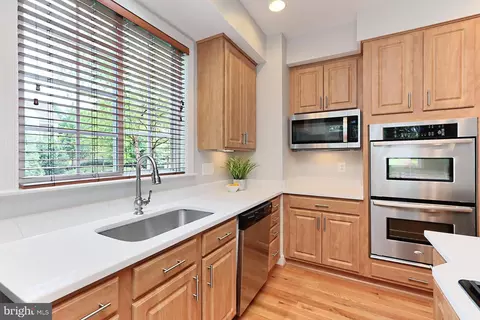 23078 Bronstein Ln, Brambleton, VA 20148 photo 7