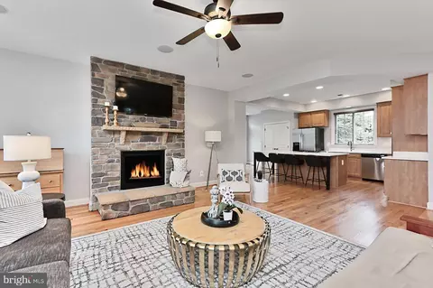 23078 Bronstein Ln, Brambleton, VA 20148 photo 5