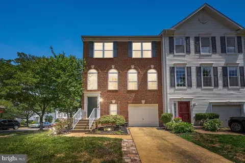 26144 Lands End Dr, Chantilly, VA 20152