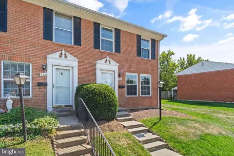 200 N Auburn Dr, Sterling, VA 20164