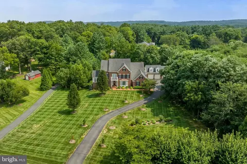 16146 Waterford Creek Cir, Hamilton, VA 20158