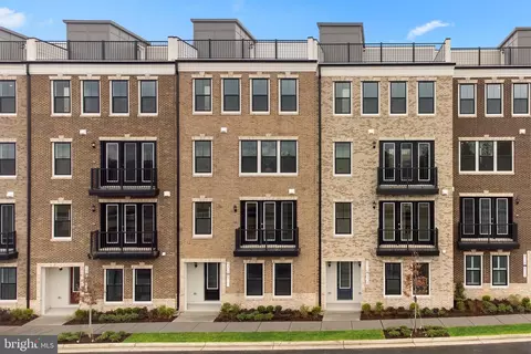 42714 Darala Dr, Ashburn, VA 20147