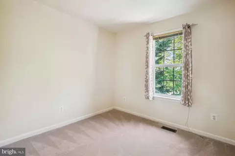 Bedroom - 42920 Golf View Dr, Chantilly, VA 20152 photo 1 of 10
