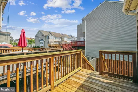 Exterior - 42920 Golf View Dr, Chantilly, VA 20152 photo 5 of 18