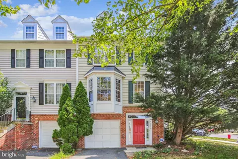 42920 Golf View Dr, Chantilly, VA 20152