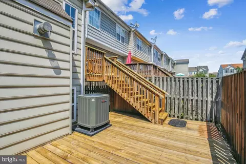 Exterior - 42920 Golf View Dr, Chantilly, VA 20152 photo 6 of 18