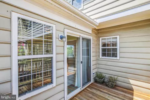 Exterior - 42920 Golf View Dr, Chantilly, VA 20152 photo 3 of 18
