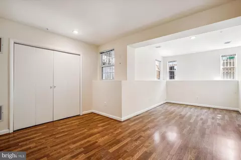 Living - 42920 Golf View Dr, Chantilly, VA 20152 photo 1 of 1