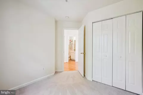 Bedroom - 42920 Golf View Dr, Chantilly, VA 20152 photo 3 of 10
