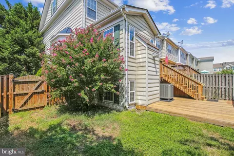 Exterior - 42920 Golf View Dr, Chantilly, VA 20152 photo 10 of 18