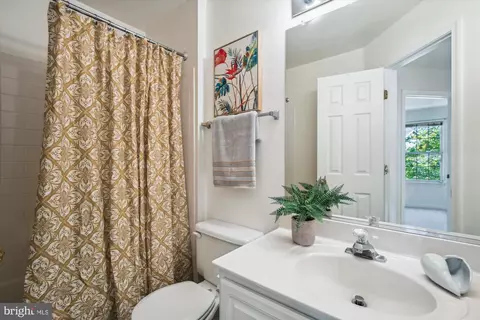 Bath - 42920 Golf View Dr, Chantilly, VA 20152 photo 1 of 3