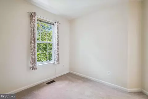 Bedroom - 42920 Golf View Dr, Chantilly, VA 20152 photo 2 of 10