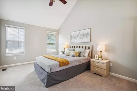 Bedroom - 42920 Golf View Dr, Chantilly, VA 20152 photo 6 of 10