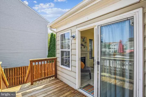 Exterior - 42920 Golf View Dr, Chantilly, VA 20152 photo 4 of 18