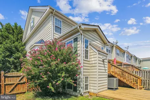 Exterior - 42920 Golf View Dr, Chantilly, VA 20152 photo 9 of 18