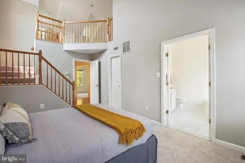 Bedroom - 42920 Golf View Dr, Chantilly, VA 20152 photo 9 of 10