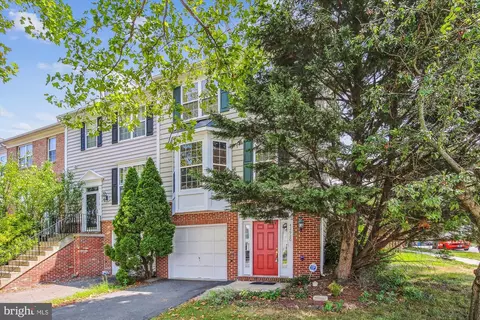Exterior - 42920 Golf View Dr, Chantilly, VA 20152 photo 2 of 18