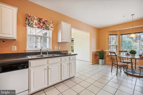 Kitchen - 42920 Golf View Dr, Chantilly, VA 20152 photo 2 of 3