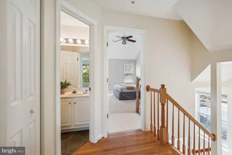 Entry Way - 42920 Golf View Dr, Chantilly, VA 20152 photo 6 of 7