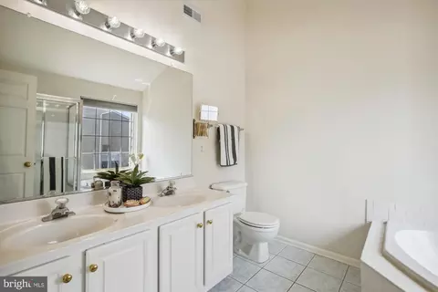 Bath - 42920 Golf View Dr, Chantilly, VA 20152 photo 2 of 3