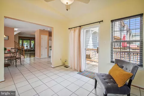 Entry Way - 42920 Golf View Dr, Chantilly, VA 20152 photo 5 of 7
