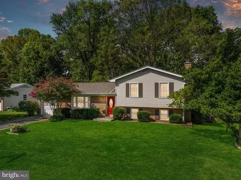 111 Orchard Cir, Hamilton, VA 20158