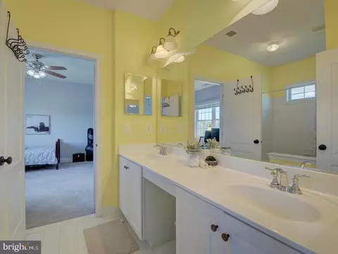 Bath - 43289 Barnstead Dr, Ashburn, VA 20148 photo 10 of 18