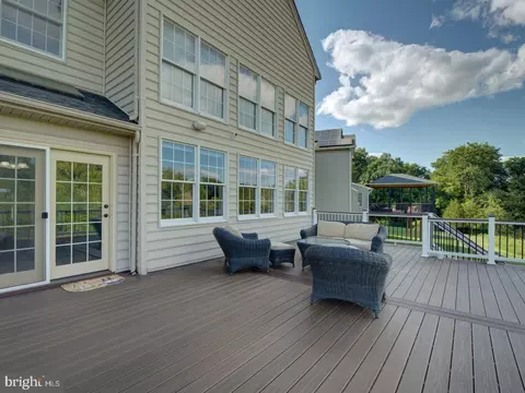 Exterior - 43289 Barnstead Dr, Ashburn, VA 20148 photo 7 of 11