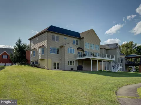 Exterior - 43289 Barnstead Dr, Ashburn, VA 20148 photo 9 of 11
