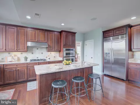 Kitchen - 43289 Barnstead Dr, Ashburn, VA 20148 photo 3 of 10