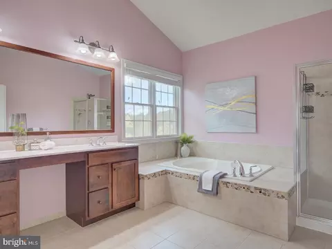 Bath - 43289 Barnstead Dr, Ashburn, VA 20148 photo 12 of 18