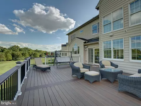 Exterior - 43289 Barnstead Dr, Ashburn, VA 20148 photo 8 of 11