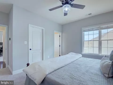 Bedroom - 43289 Barnstead Dr, Ashburn, VA 20148 photo 7 of 17