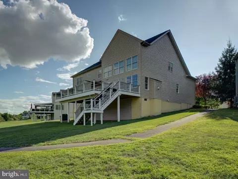 Exterior - 43289 Barnstead Dr, Ashburn, VA 20148 photo 10 of 11