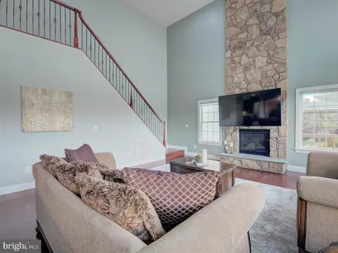 Living - 43289 Barnstead Dr, Ashburn, VA 20148 photo 11 of 15