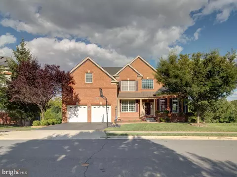 Exterior - 43289 Barnstead Dr, Ashburn, VA 20148 photo 2 of 11