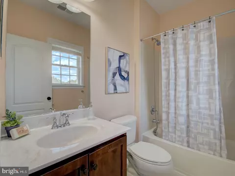 Bath - 43289 Barnstead Dr, Ashburn, VA 20148 photo 8 of 18