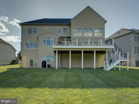 Exterior - 43289 Barnstead Dr, Ashburn, VA 20148 photo 11 of 11