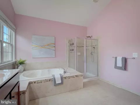 Bath - 43289 Barnstead Dr, Ashburn, VA 20148 photo 13 of 18