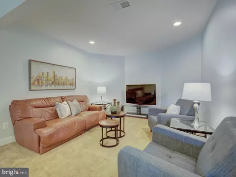 Living - 43289 Barnstead Dr, Ashburn, VA 20148 photo 15 of 15