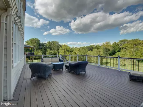 Exterior - 43289 Barnstead Dr, Ashburn, VA 20148 photo 6 of 11