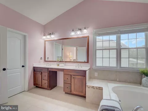 Bath - 43289 Barnstead Dr, Ashburn, VA 20148 photo 16 of 18