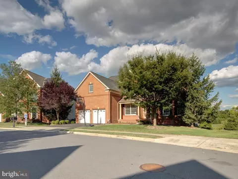 Exterior - 43289 Barnstead Dr, Ashburn, VA 20148 photo 3 of 11