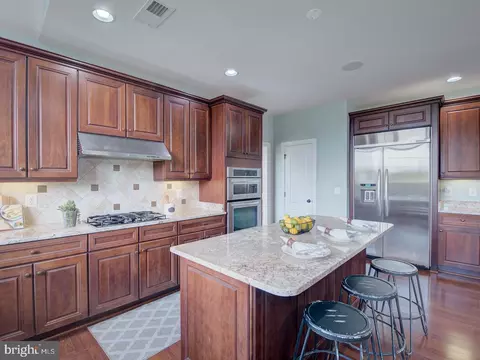 Kitchen - 43289 Barnstead Dr, Ashburn, VA 20148 photo 9 of 10