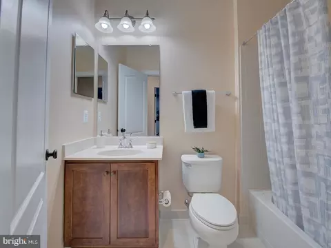 Bath - 43289 Barnstead Dr, Ashburn, VA 20148 photo 18 of 18