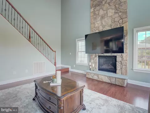 Living - 43289 Barnstead Dr, Ashburn, VA 20148 photo 13 of 15
