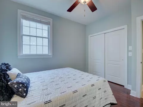 Bedroom - 43289 Barnstead Dr, Ashburn, VA 20148 photo 3 of 17